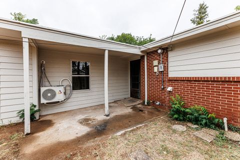 Photo of 2801 66th Street, Lubbock, TX 79413 (MLS # 202606981)
