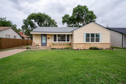 Photo of 3808 33rd Street, Lubbock, TX 79410 (MLS # 202611147)