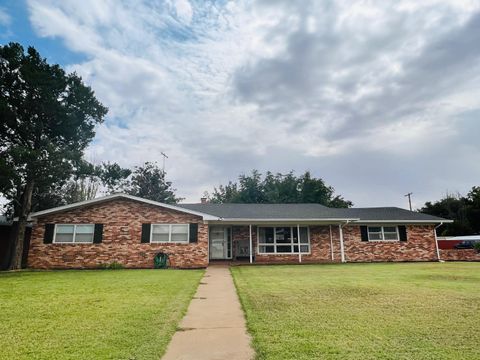 1302 E Hester St, Brownfield, TX 79316 - MLS#: 202315753