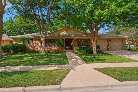 Photo of 3602 77th Drive, Lubbock, TX 79423 (MLS # 202611725)