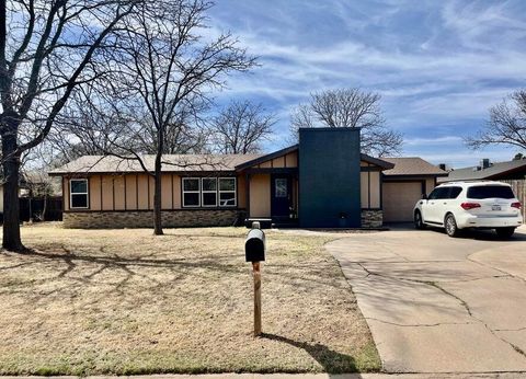 Photo of 1209 Xenia Street, Plainview, TX 79072 (MLS # 202603632)