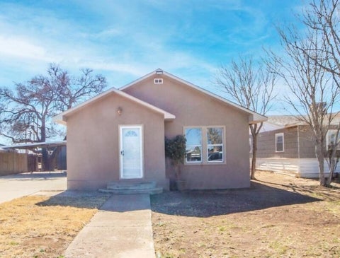 Photo of 309 W Tennessee Street, Floydada, TX 79235 (MLS # 202613031)