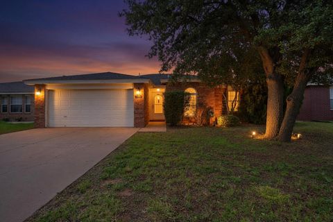 Photo of 6113 7th Street, Lubbock, TX 79416 (MLS # 202609111)
