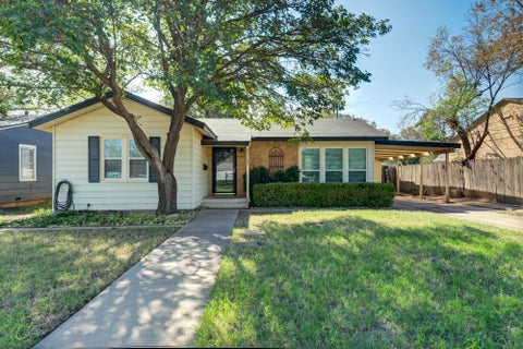 Photo of 3313 31st Street, Lubbock, TX 79410 (MLS # 202614163)