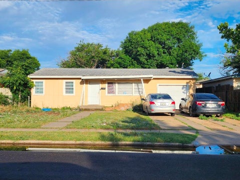 Photo of 6120 Avenue R, Lubbock, TX 79412 (MLS # 202613131)