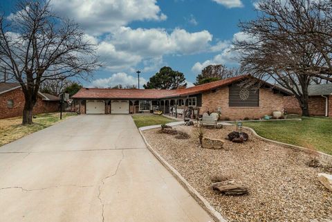 Photo of 210 Comanche Trail, Tulia, TX 79088 (MLS # 202605684)