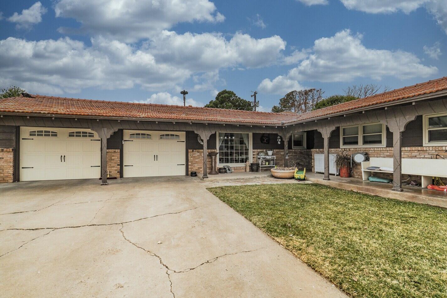 210 Comanche Trail
