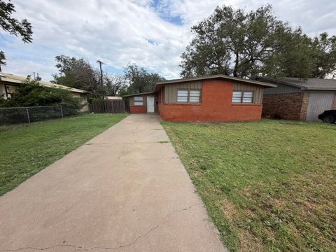 Photo of 1336 60th Street, Lubbock, TX 79412 (MLS # 202610253)