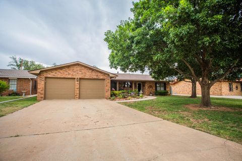 Photo of 1304 Jefferson Drive, Plainview, TX 79072 (MLS # 202606766)