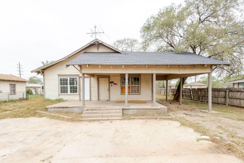 Photo of 1916 Avenue O, Lubbock, TX 79411 (MLS # 202613773)