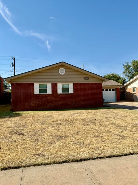 Photo of 5537 17th Place, Lubbock, TX 79416 (MLS # 202611894)