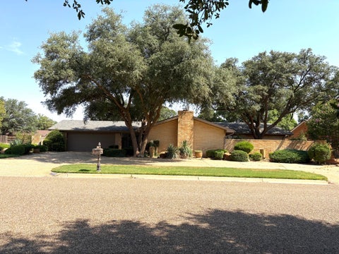 Photo of 1701 E Carter Drive, Brownfield, TX 79316 (MLS # 202613895)