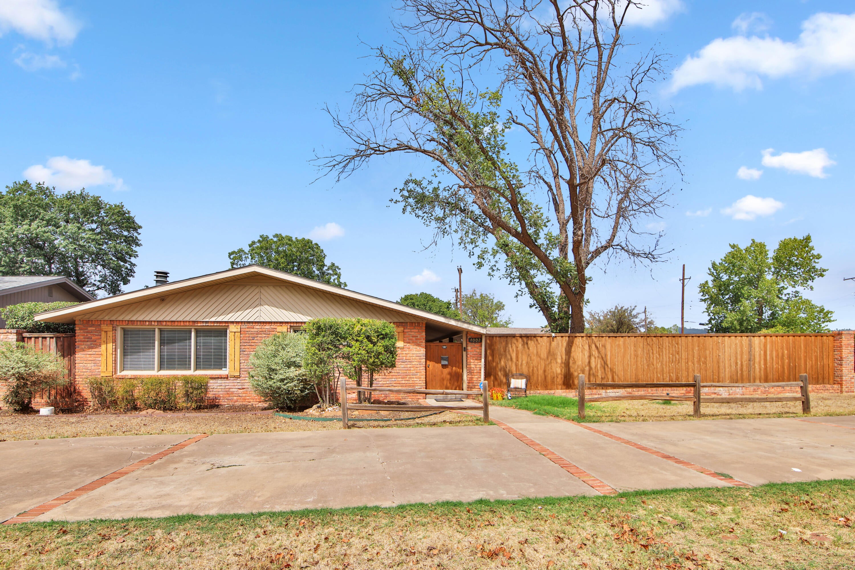 4002 47th Street - Photo 2