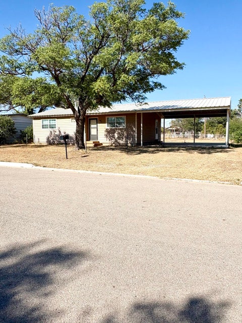 Photo of 409 Avenue K, Abernathy, TX 79311 (MLS # 202612188)