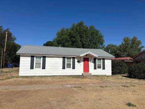 Photo of 807 Avenue H, Hale Center, TX 79041 (MLS # 202606697)