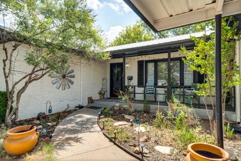 Photo of 2119 49th Street, Lubbock, TX 79412 (MLS # 202613261)