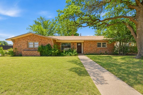 Photo of 908 E Buckley Street, Brownfield, TX 79316 (MLS # 202610531)
