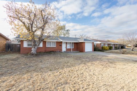 Photo of 606 Bangor Avenue, Lubbock, TX 79416 (MLS # 202606946)