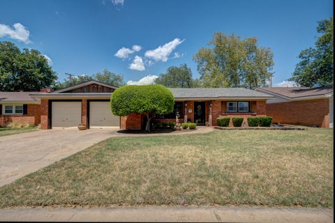 Photo of 2126 71st Street, Lubbock, TX 79412 (MLS # 202611367)