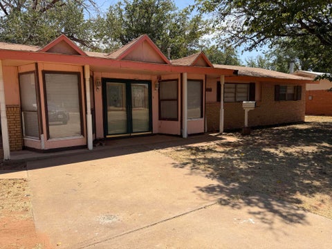 Photo of 1106 S Lons Street, Brownfield, TX 79316 (MLS # 202611781)