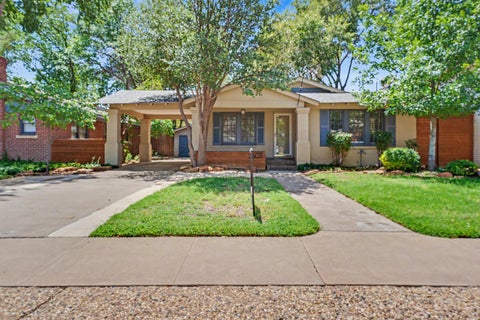 Photo of 2605 20th Street, Lubbock, TX 79410 (MLS # 202611503)