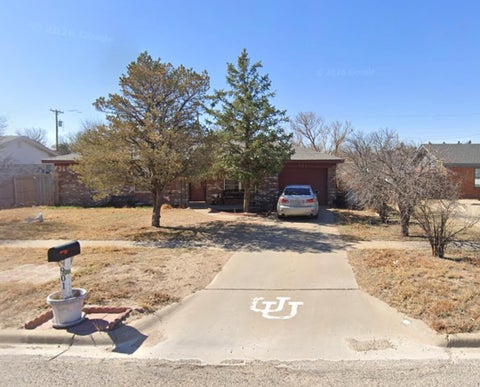 Photo of 901 W Avenue J, Muleshoe, TX 79347 (MLS # 202612386)