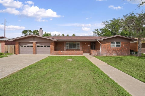 Photo of 1532 W Avenue C, Muleshoe, TX 79347 (MLS # 202614602)
