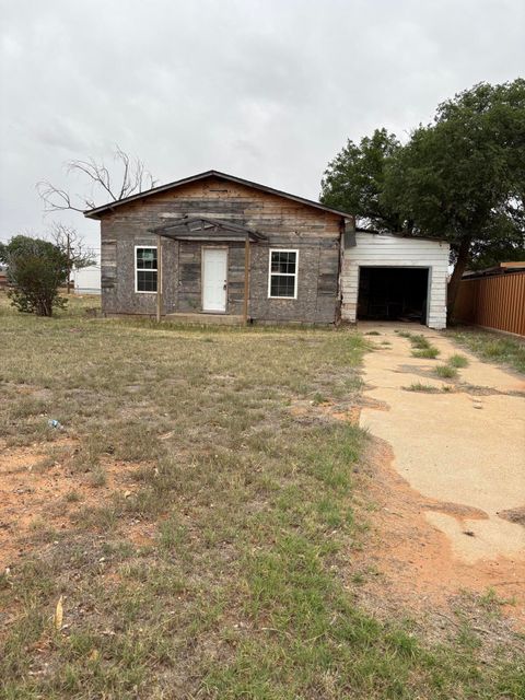 Photo of 1004 E Harris Street, Brownfield, TX 79316 (MLS # 202605889)