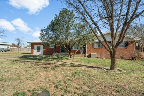 Photo of 707 12th Street, Shallowater, TX 79363 (MLS # 202612519)