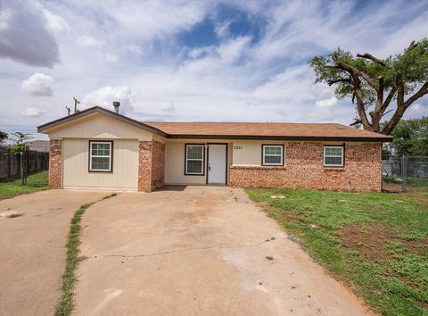 Photo of 2621 E Baylor Street, Lubbock, TX 79403 (MLS # 202608112)