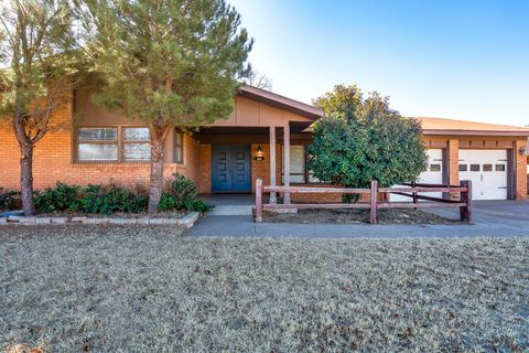 Photo of 2123 66th Street, Lubbock, TX 79412 (MLS # 202606633)