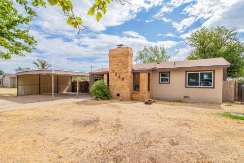 Photo of 1320 Avenue L, Ralls, TX 79357 (MLS # 202610660)