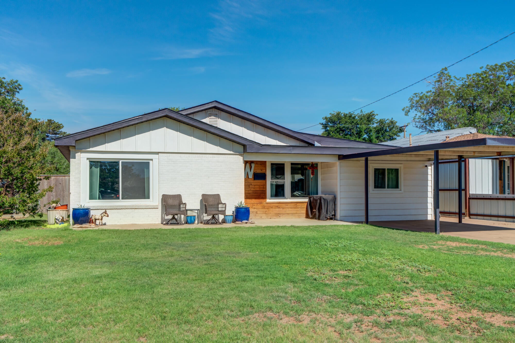 Photo 1 of 32 — 811 Borger Street, Plainview, TX 79072