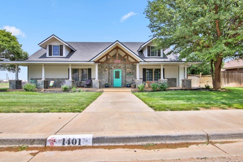 Photo of 1401 11th Street, Shallowater, TX 79363 (MLS # 202608739)