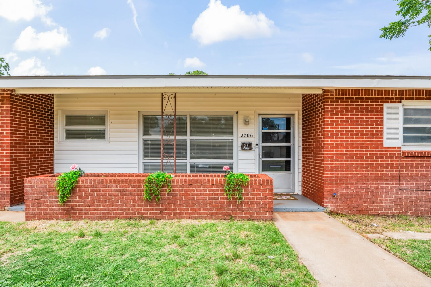 2706 38th St-33