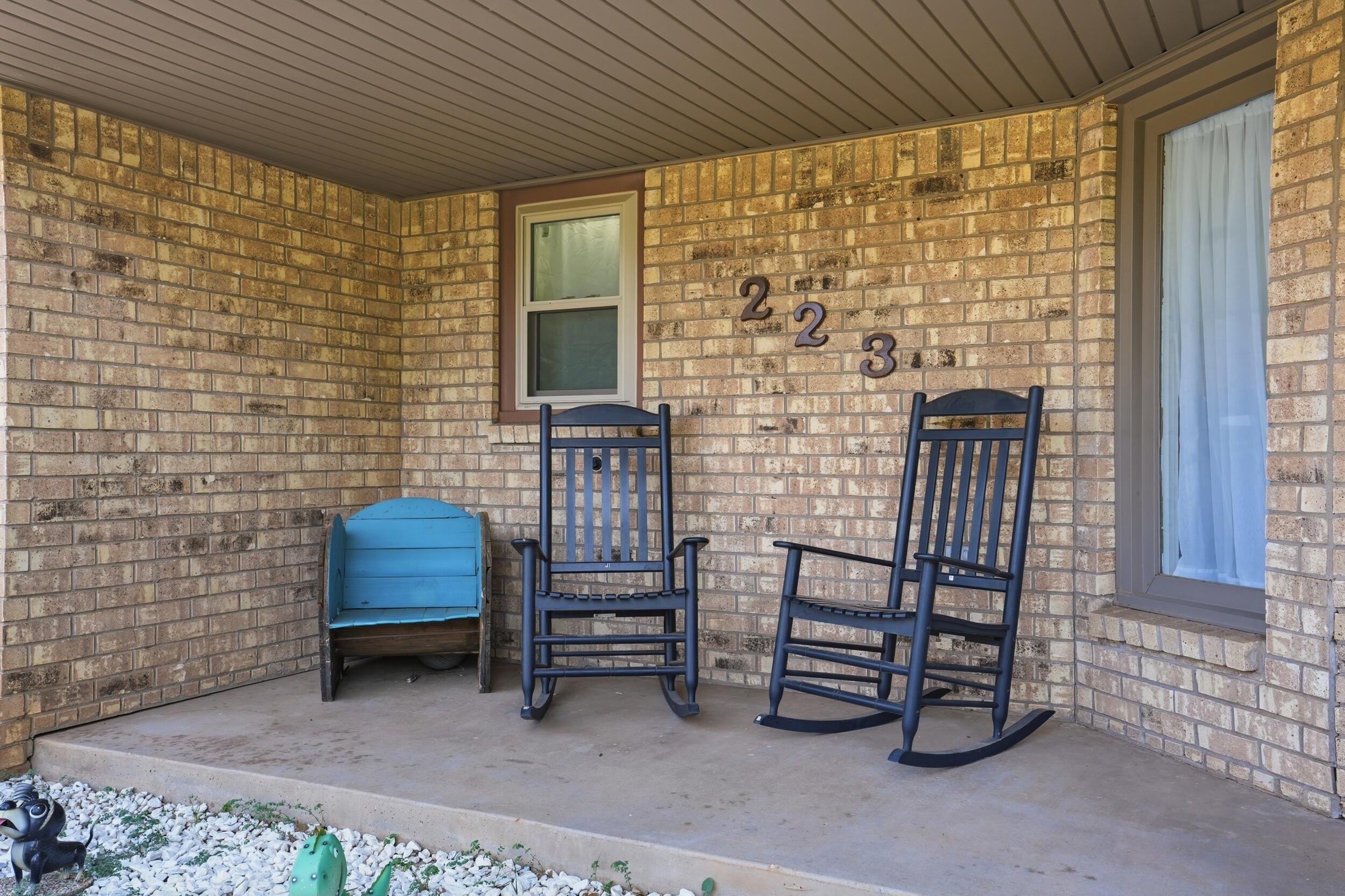 223 E 27th Street - Photo 3