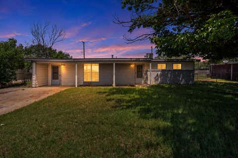 Photo of 1905 E 1st Place, Lubbock, TX 79403 (MLS # 202611734)