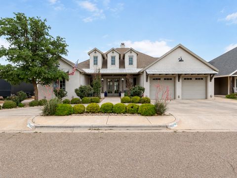 Photo of 832 Avenue T, Shallowater, TX 79363 (MLS # 202606926)