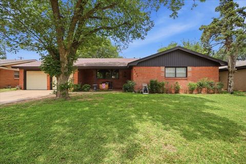 Photo of 3208 53rd Street, Lubbock, TX 79413 (MLS # 202608143)