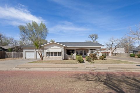 Photo of 2202 16th Street, Lubbock, TX 79401 (MLS # 202603099)