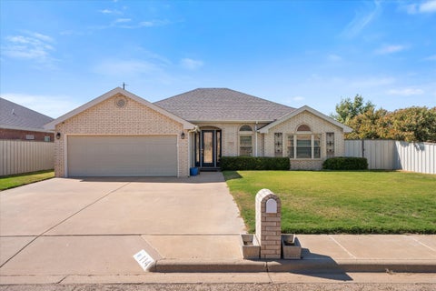 Photo of 114 Indiana Avenue, Levelland, TX 79336 (MLS # 202614015)