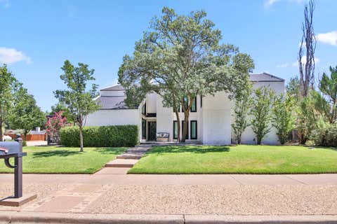 Photo of 8601 Louisville Avenue, Lubbock, TX 79423 (MLS # 202610645)