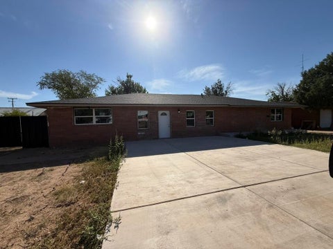 Photo of 520 N El Paso Avenue, Tulia, TX 79088 (MLS # 202612886)
