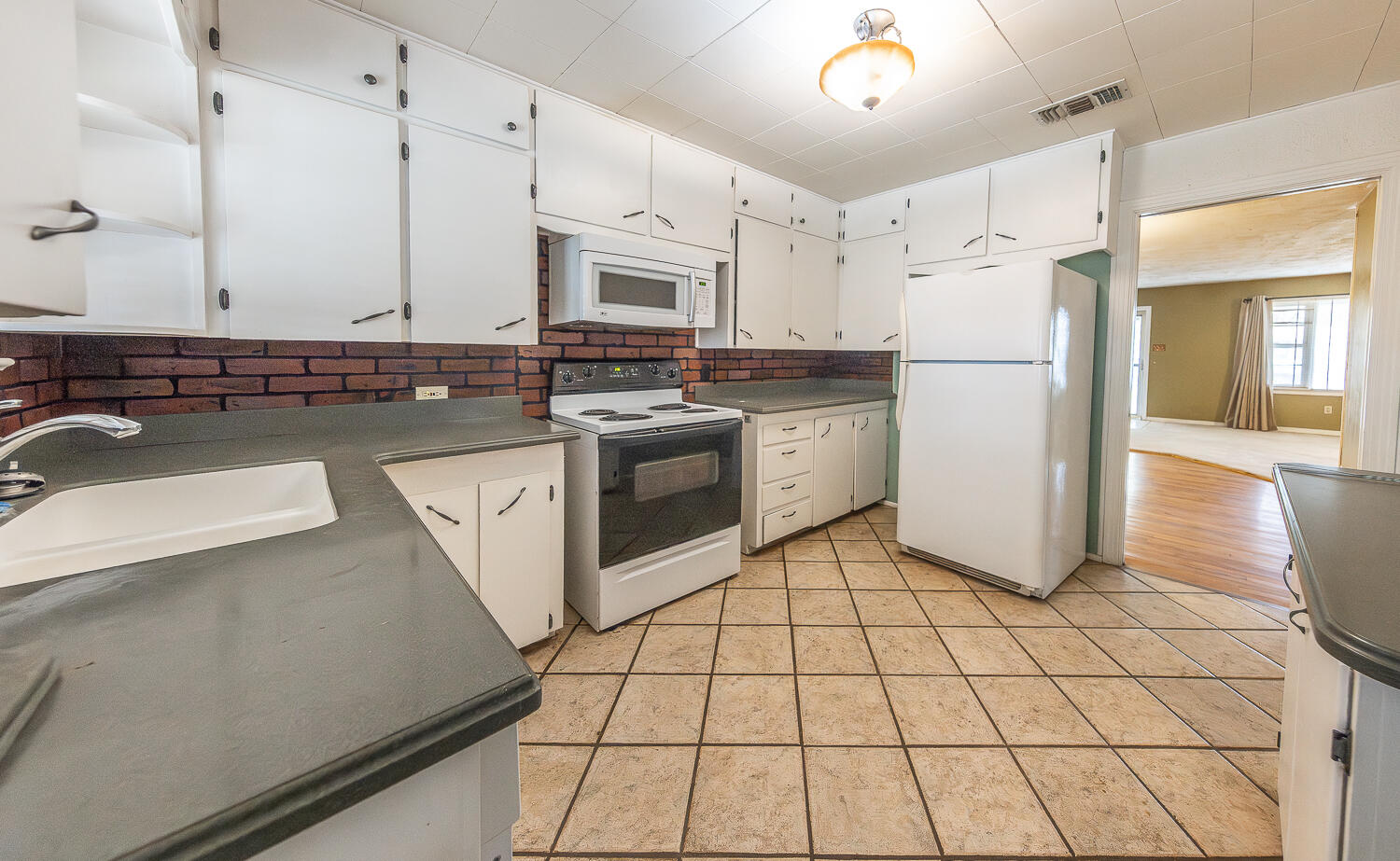 2501 Kenosha Avenue