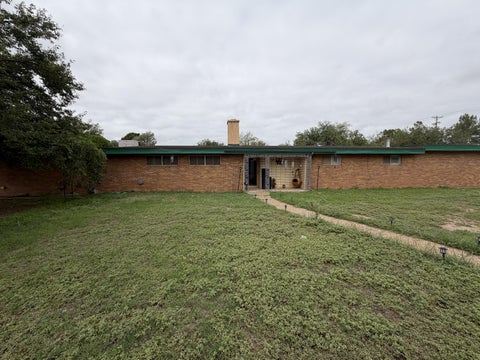 Photo of 202 Country Club Lane, Levelland, TX 79336 (MLS # 202613860)