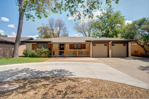 Photo of 3425 68th Drive, Lubbock, TX 79413 (MLS # 202611211)