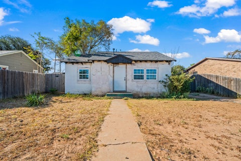 Photo of 1103 44th Street, Lubbock, TX 79412 (MLS # 202612486)