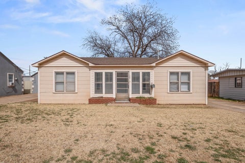 Photo of 107 Hickory Street, Levelland, TX 79336 (MLS # 202612540)