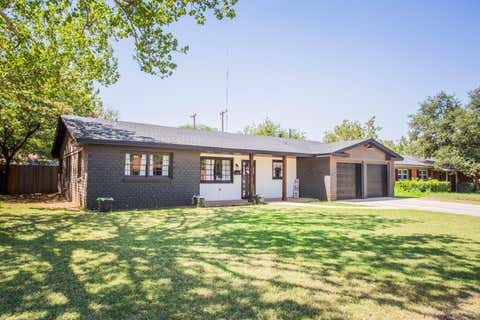 Photo of 2121 70th Street, Lubbock, TX 79412 (MLS # 202610336)