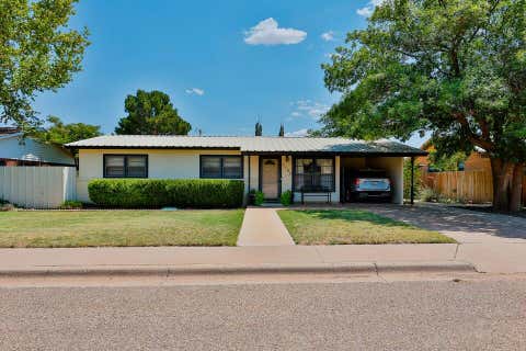 Photo of 1103 16th Street, Seagraves, TX 79359 (MLS # 202609998)